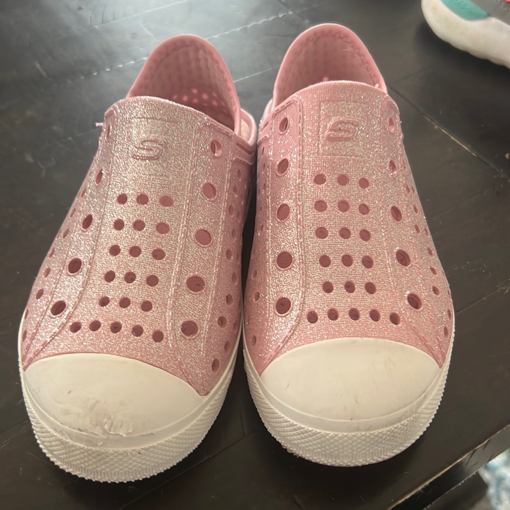 SKETCHERS water shoe! Redesigned back for movement and comfort